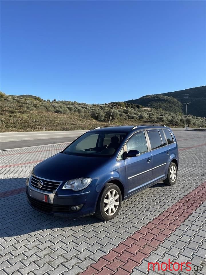 2008' Volkswagen Touran photo #1