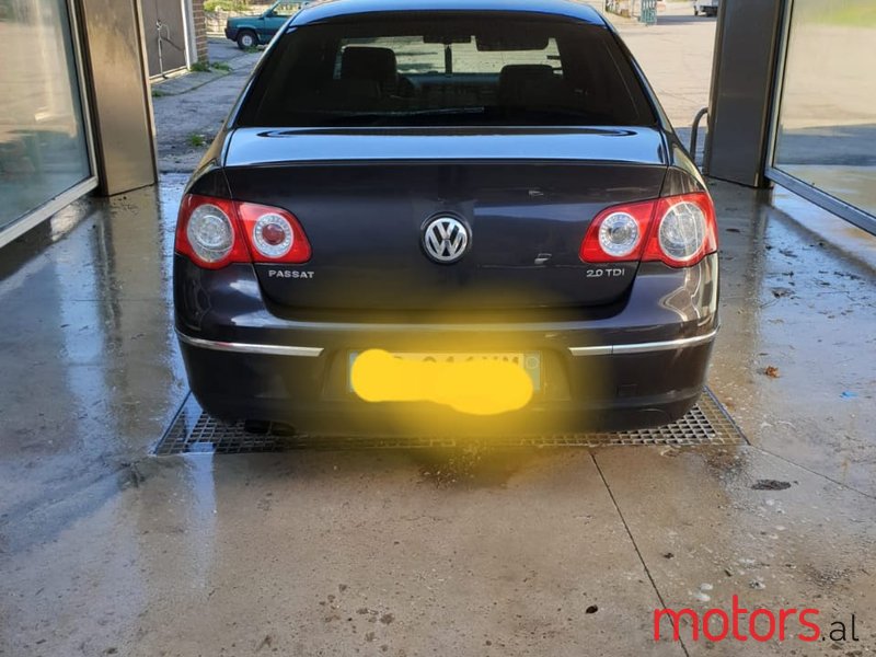 2005' Volkswagen Passat photo #2