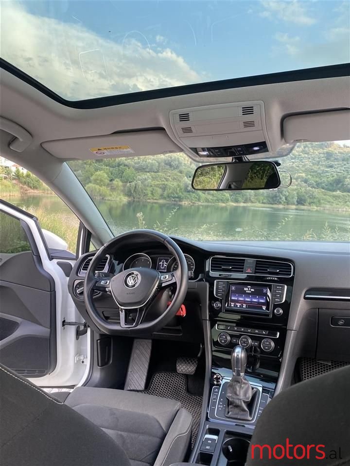 2013' Volkswagen Golf photo #2