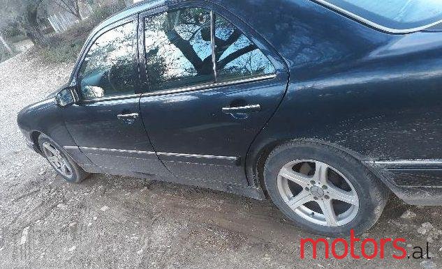 2000' Mercedes-Benz E-Class photo #1