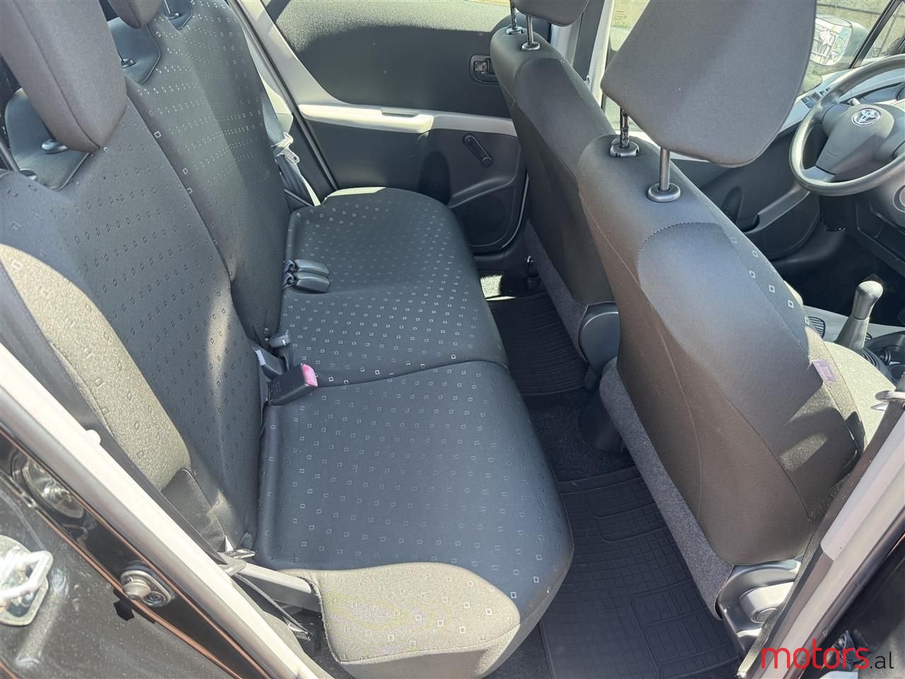 2008' Toyota Yaris photo #3