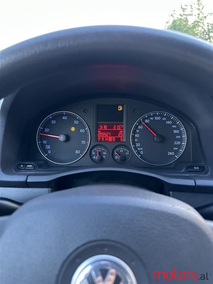 2004' Volkswagen Golf photo #6