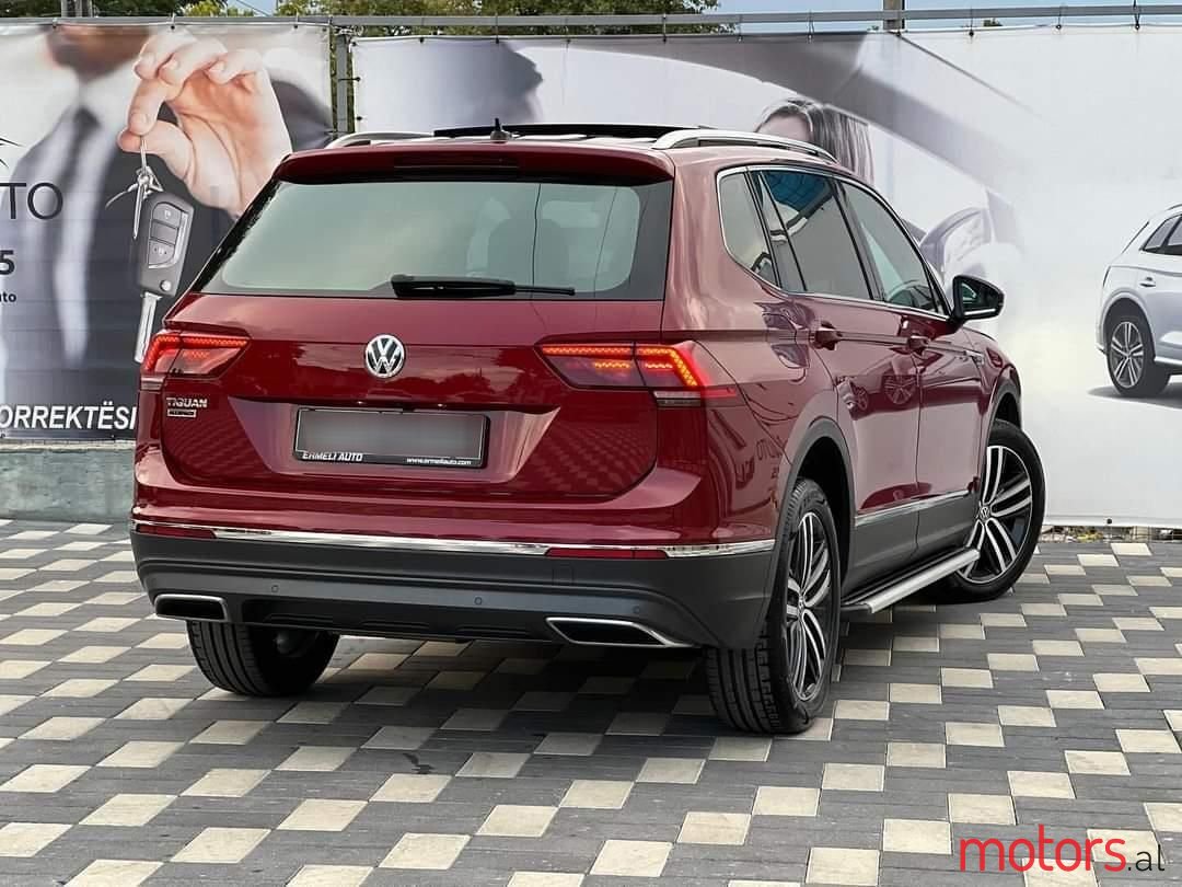 2018' Volkswagen Tiguan photo #2