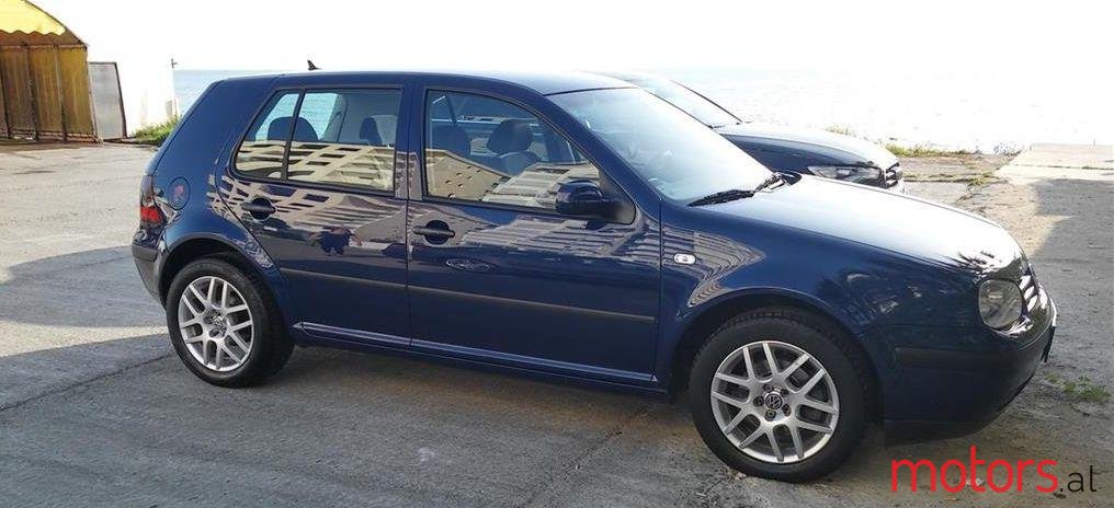 2003' Volkswagen Golf photo #2