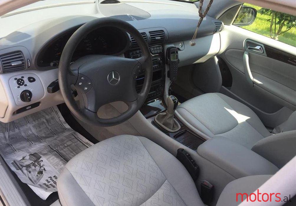 2004' Mercedes-Benz C 220 photo #1