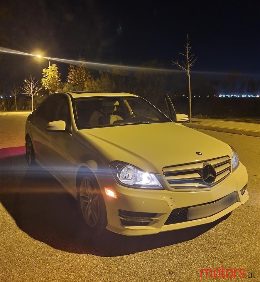 2012' Mercedes-Benz C 300 photo #1