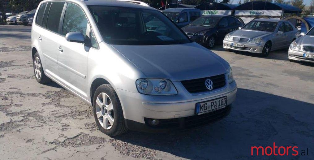 2007' Volkswagen Touran photo #1