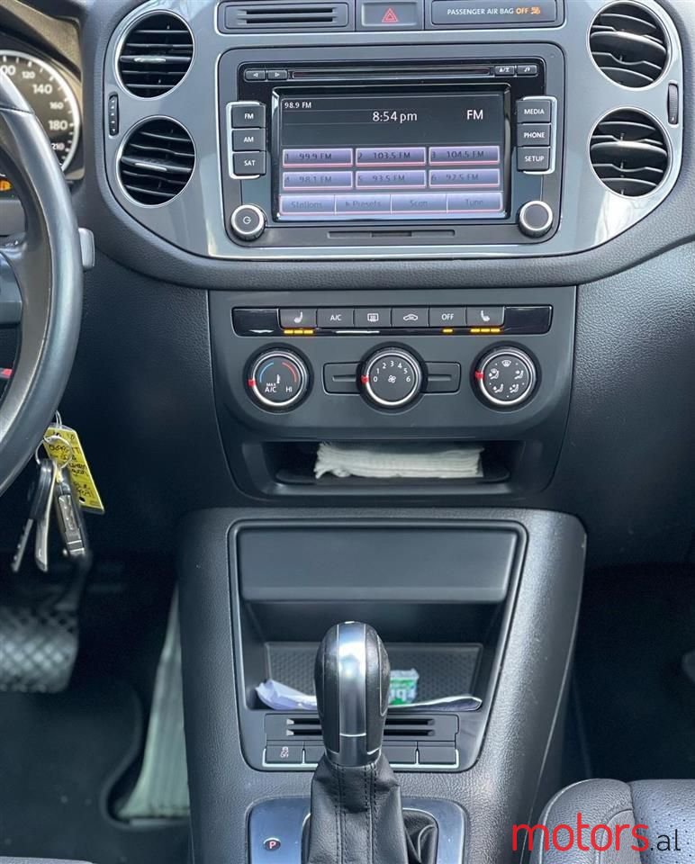 2014' Volkswagen Tiguan photo #3