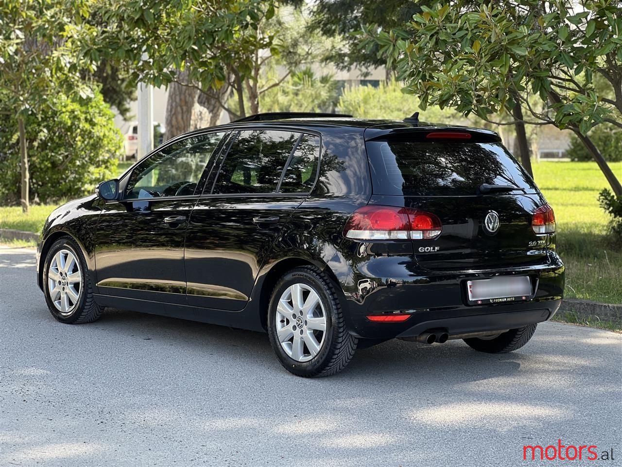 2009' Volkswagen Golf photo #3