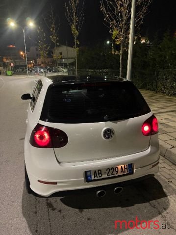 2008' Volkswagen Golf photo #3