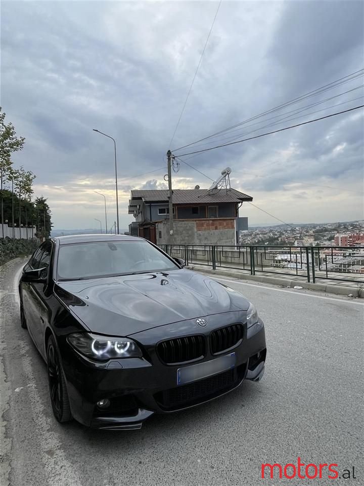 2011' BMW 520 photo #1