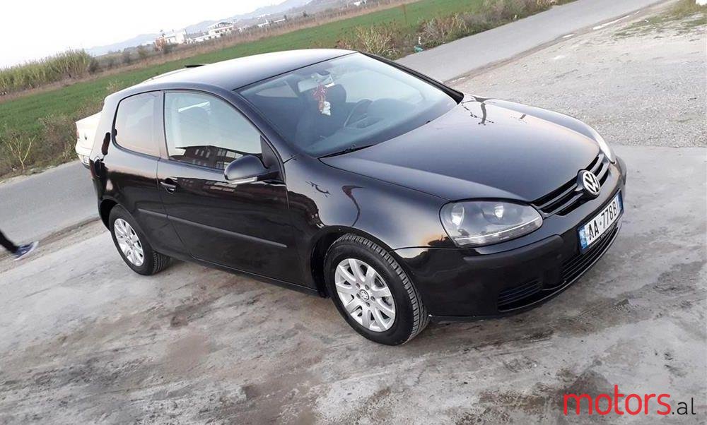 2004' Volkswagen Golf photo #2