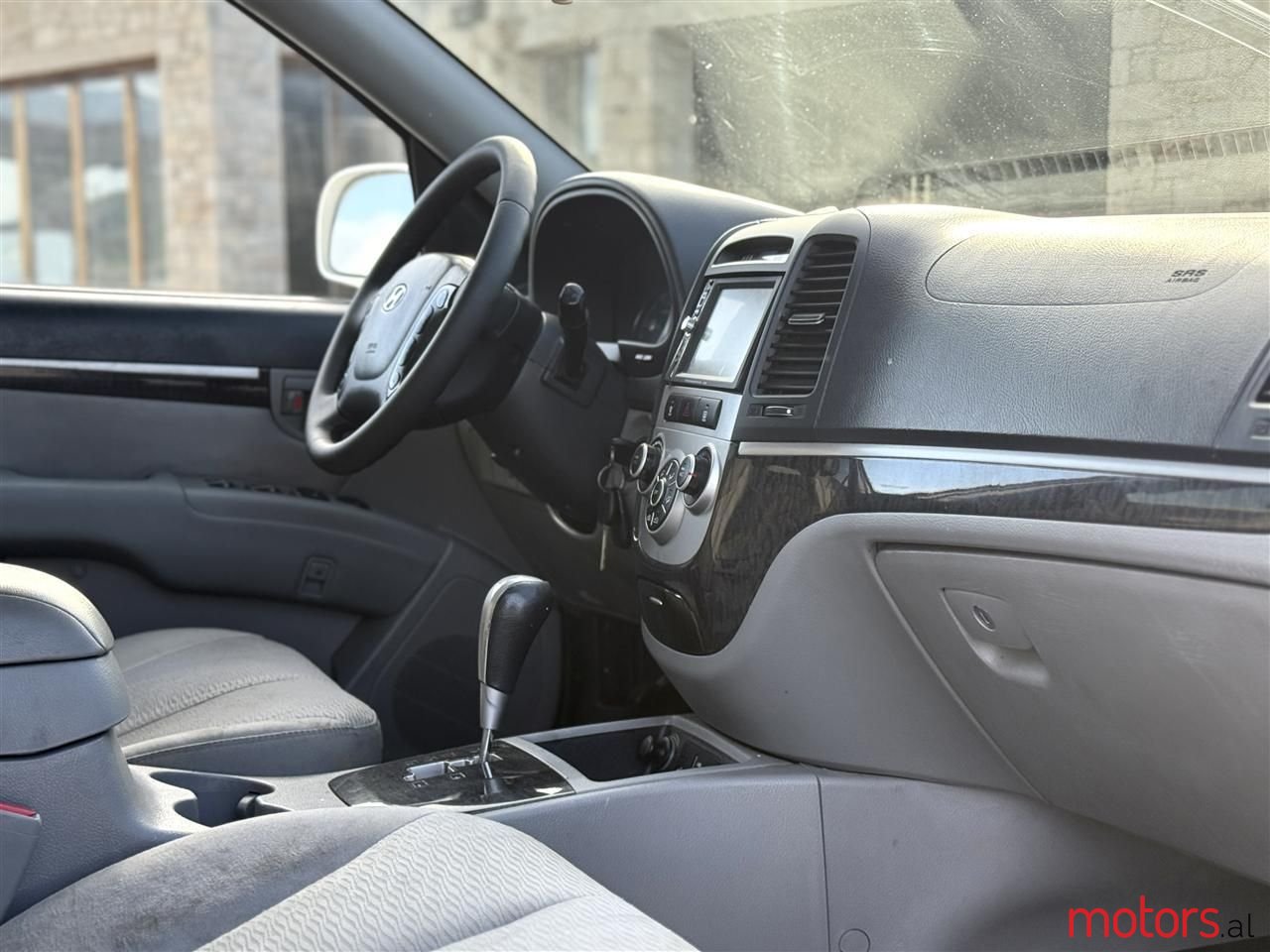 2009' Hyundai Santa Fe photo #5