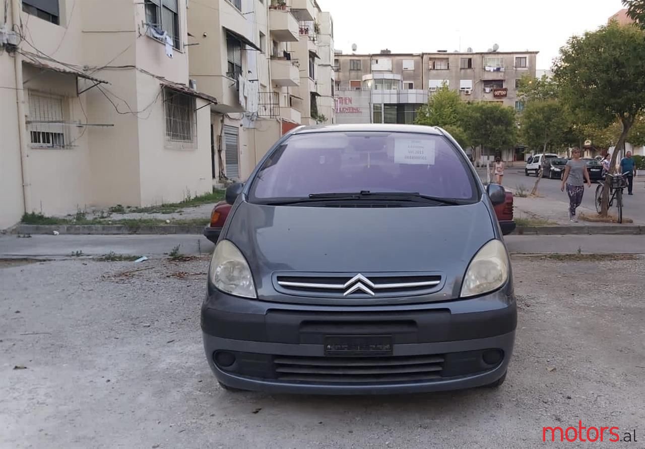 2011' Citroen Xsara Picasso photo #3