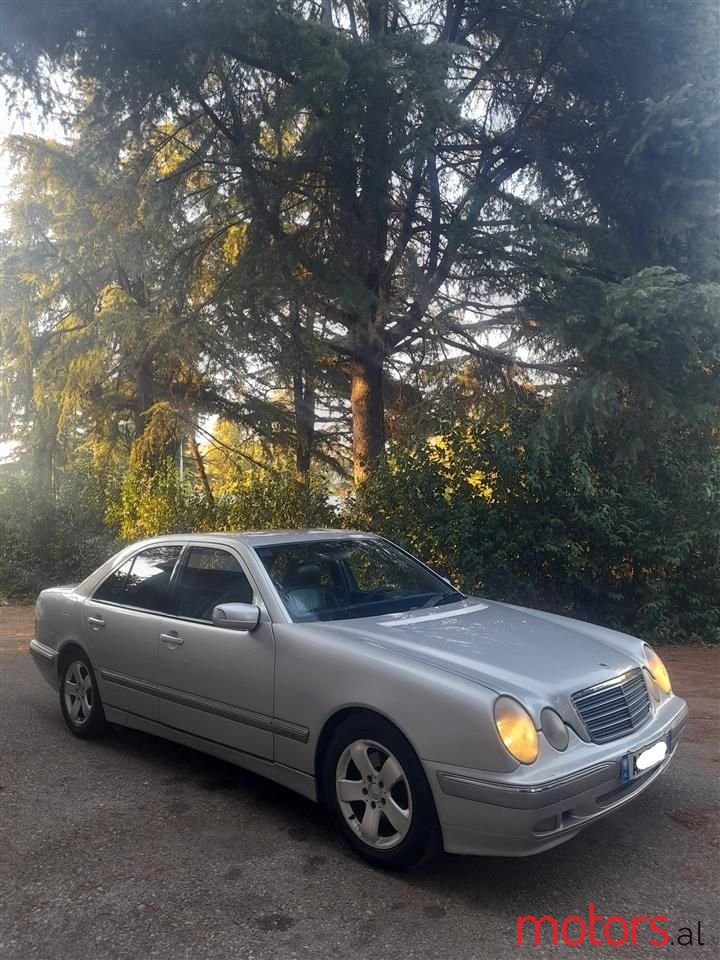 2001' Mercedes-Benz 270 photo #1