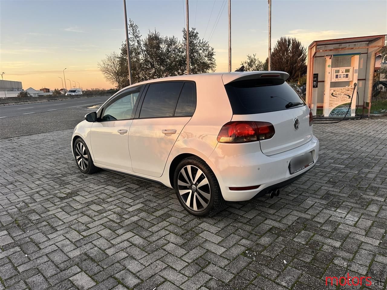 2010' Volkswagen Golf photo #4