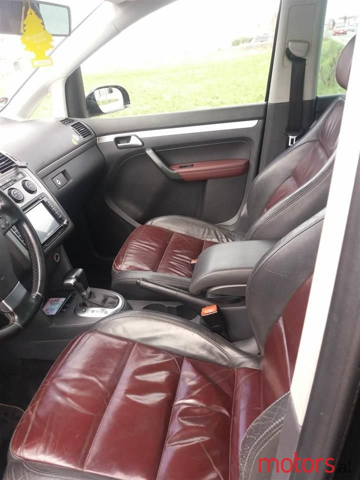 2007' Volkswagen Touran photo #6