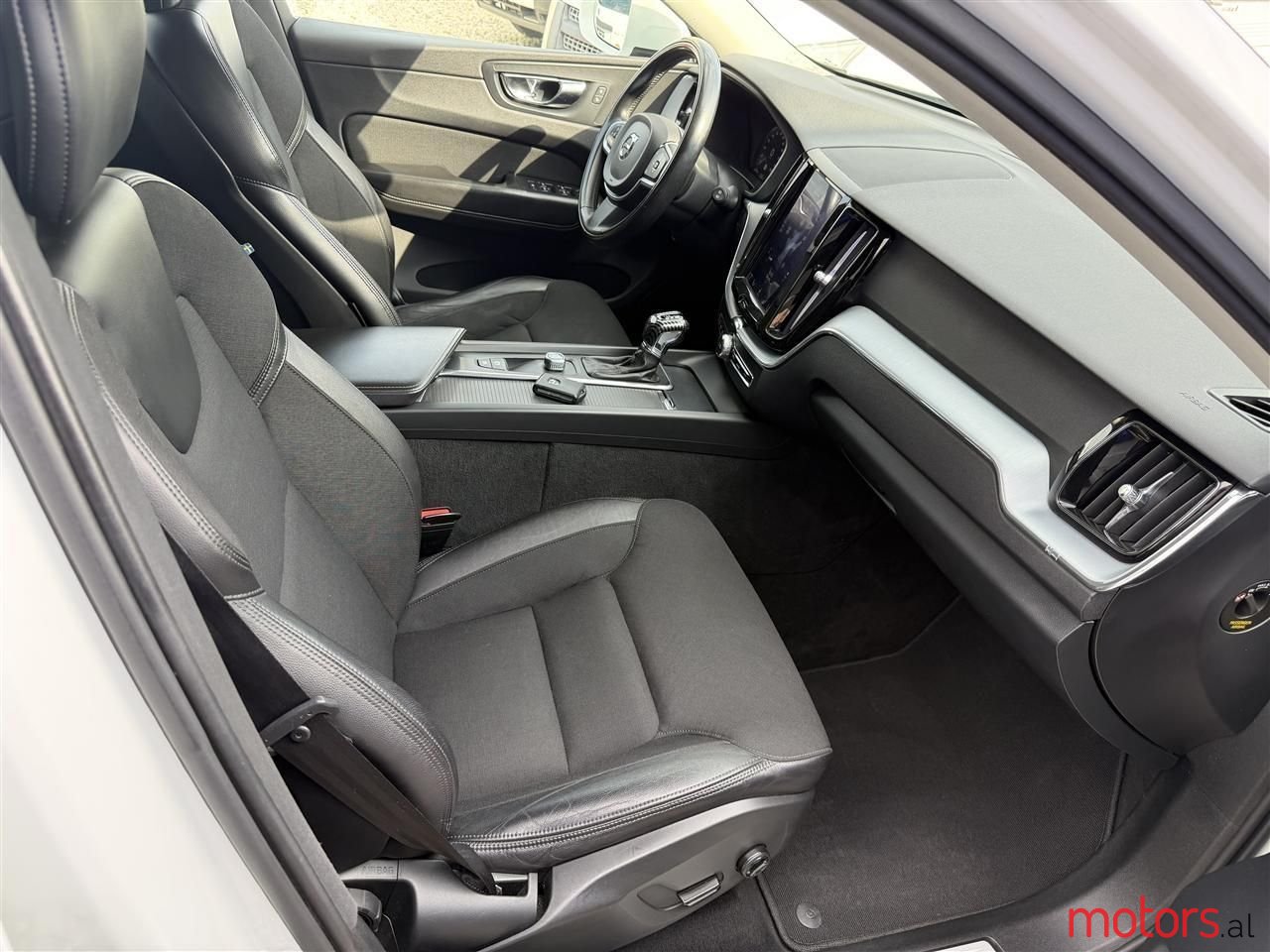 2018' Volvo Xc 60 photo #2