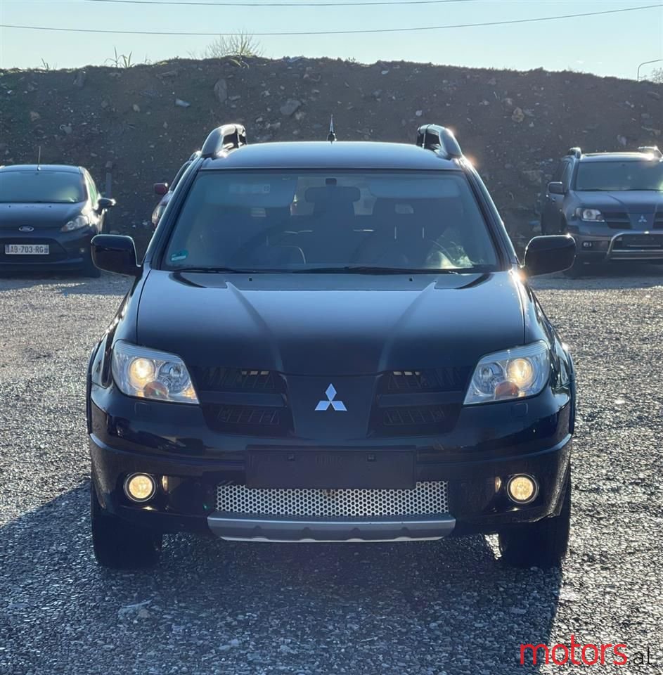 2005' Mitsubishi Outlander photo #1