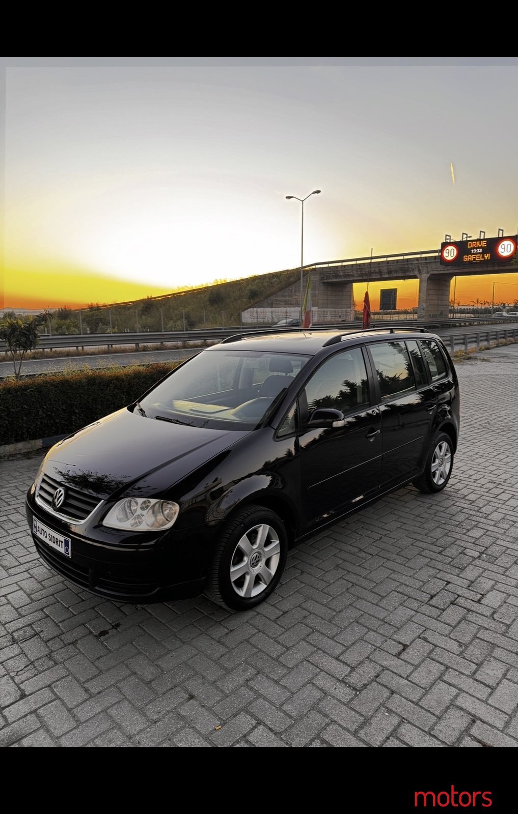 2007' Volkswagen Touran photo #1