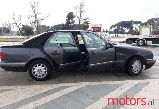 1996' Mercedes-Benz E-Class photo #1