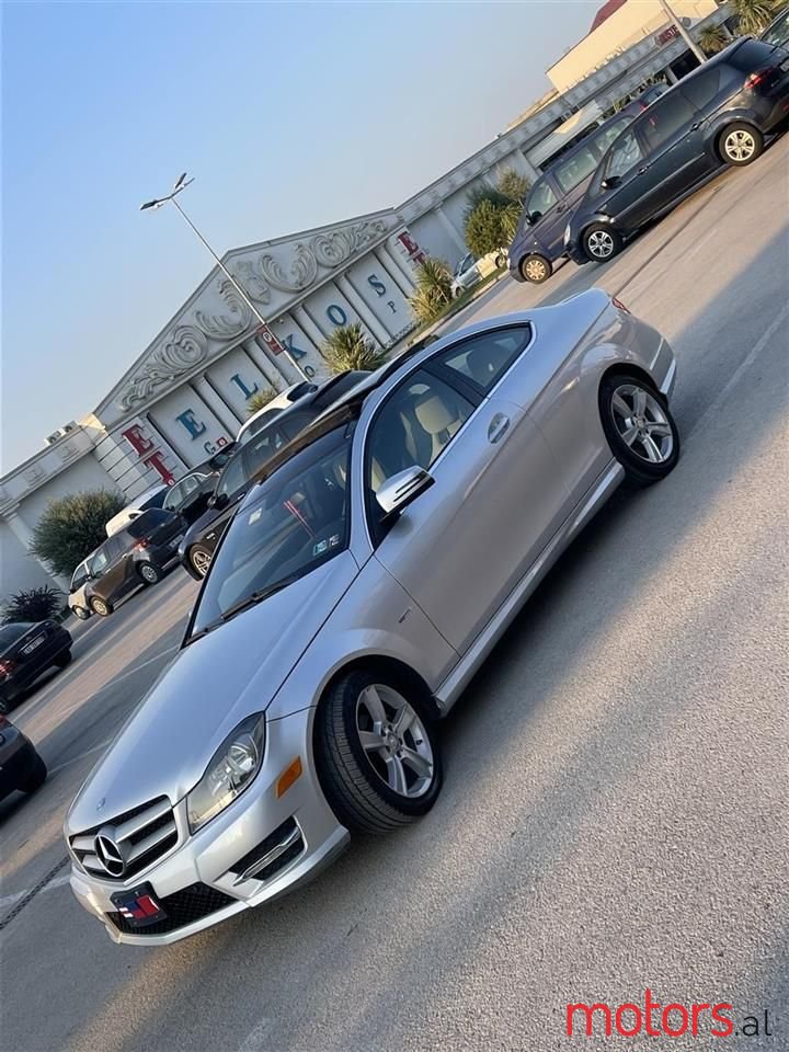 2012' Mercedes-Benz C 250 photo #3