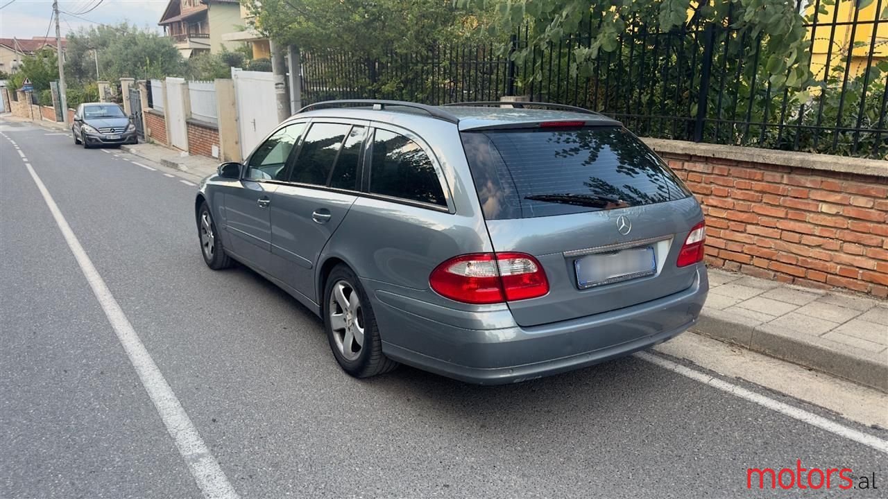 2005' Mercedes-Benz E 220 photo #2