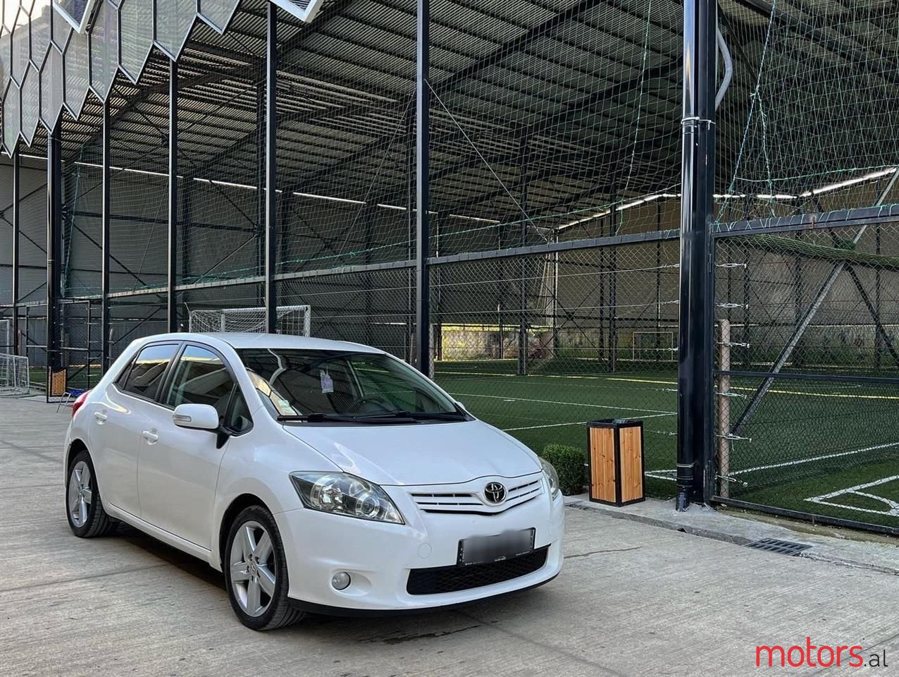 2007' Toyota Auris photo #2