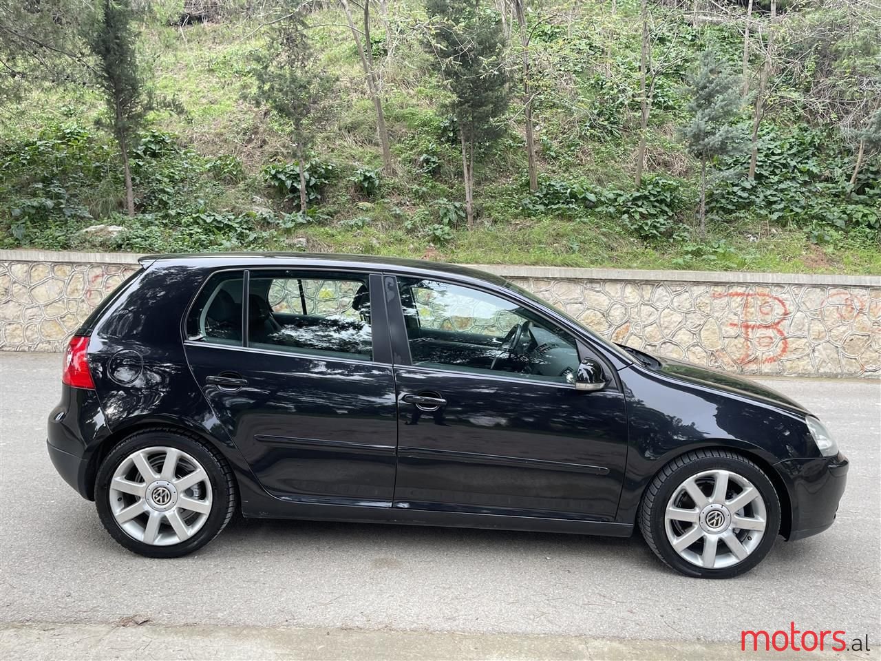 2005' Volkswagen Golf photo #2