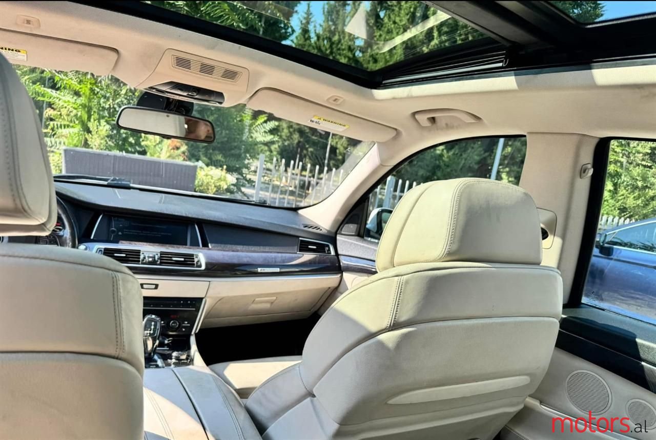 2011' BMW 550 photo #2