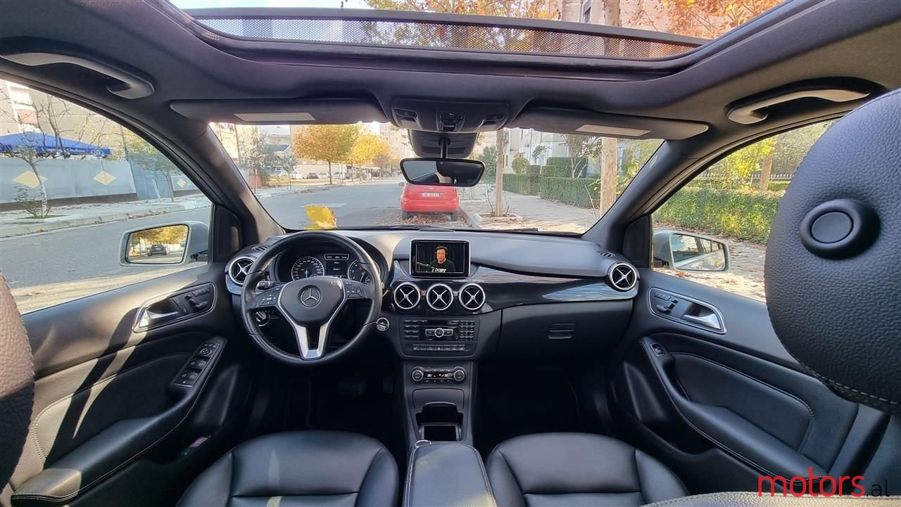 2013' Mercedes-Benz B 250 photo #5