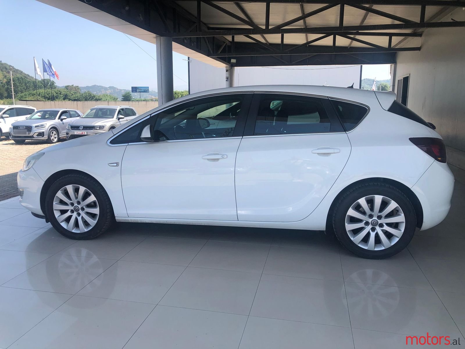 2010' Opel Astra photo #6