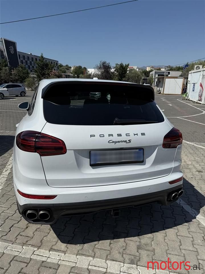 2015' Porsche Cayenne photo #3