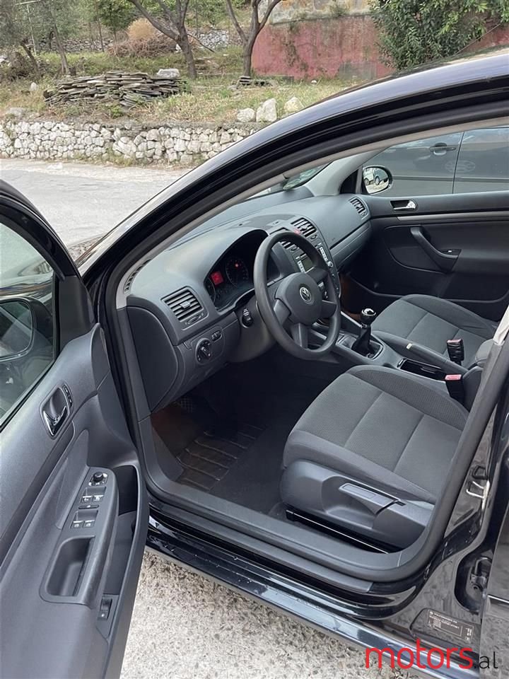 2004' Volkswagen Golf photo #6