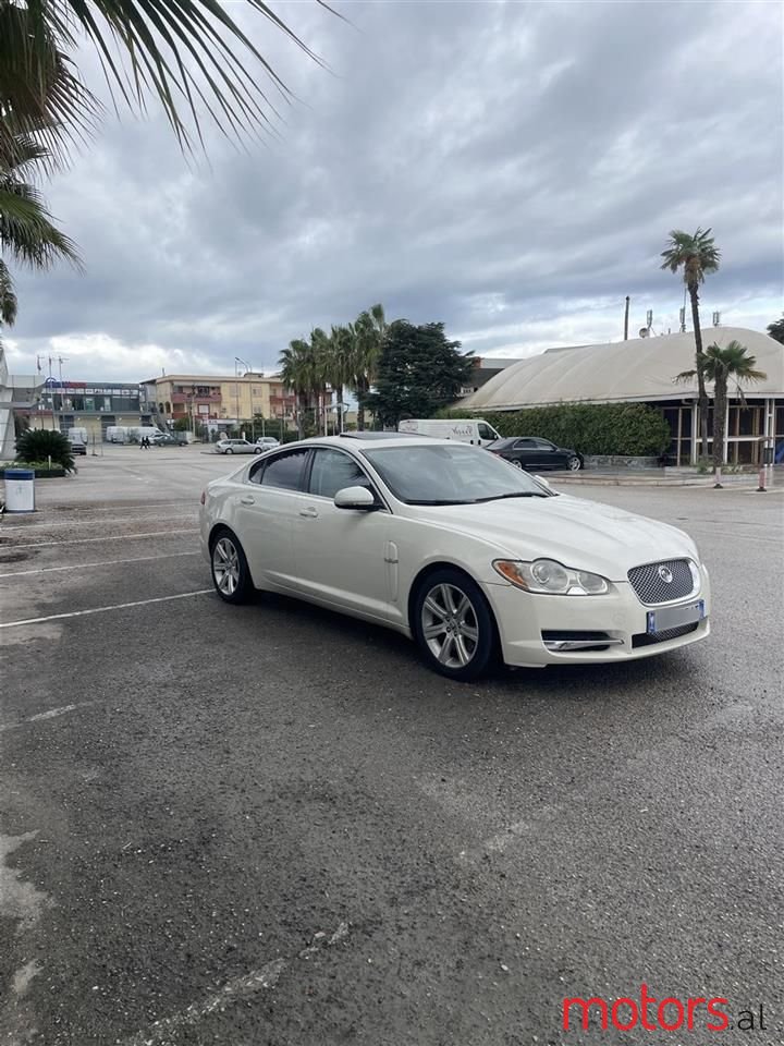 2011' Jaguar XF photo #3
