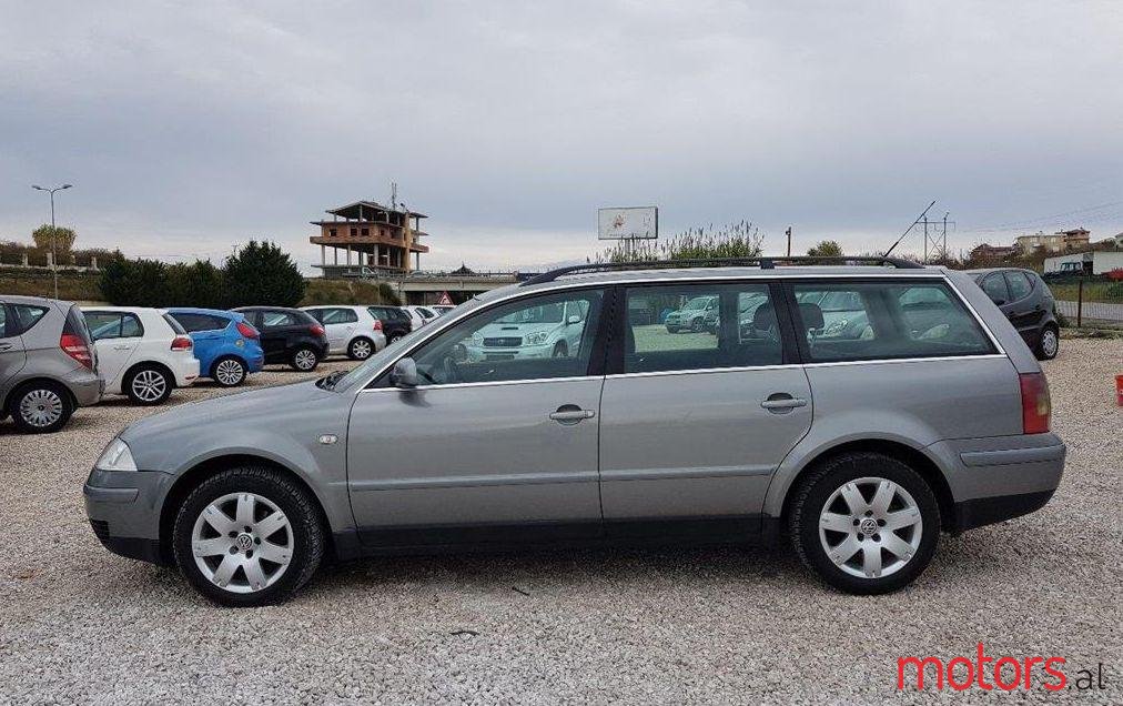 2002' Volkswagen Passat photo #2