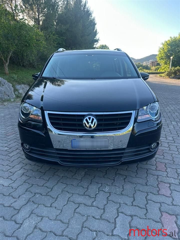 2010' Volkswagen Touran photo #1