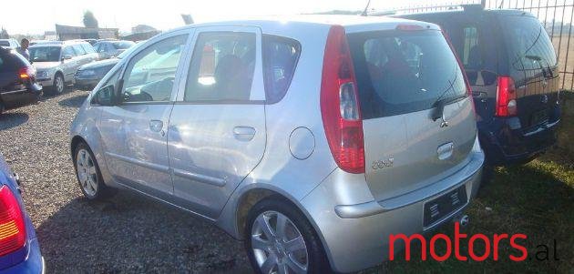 2006' Mitsubishi Colt photo #2
