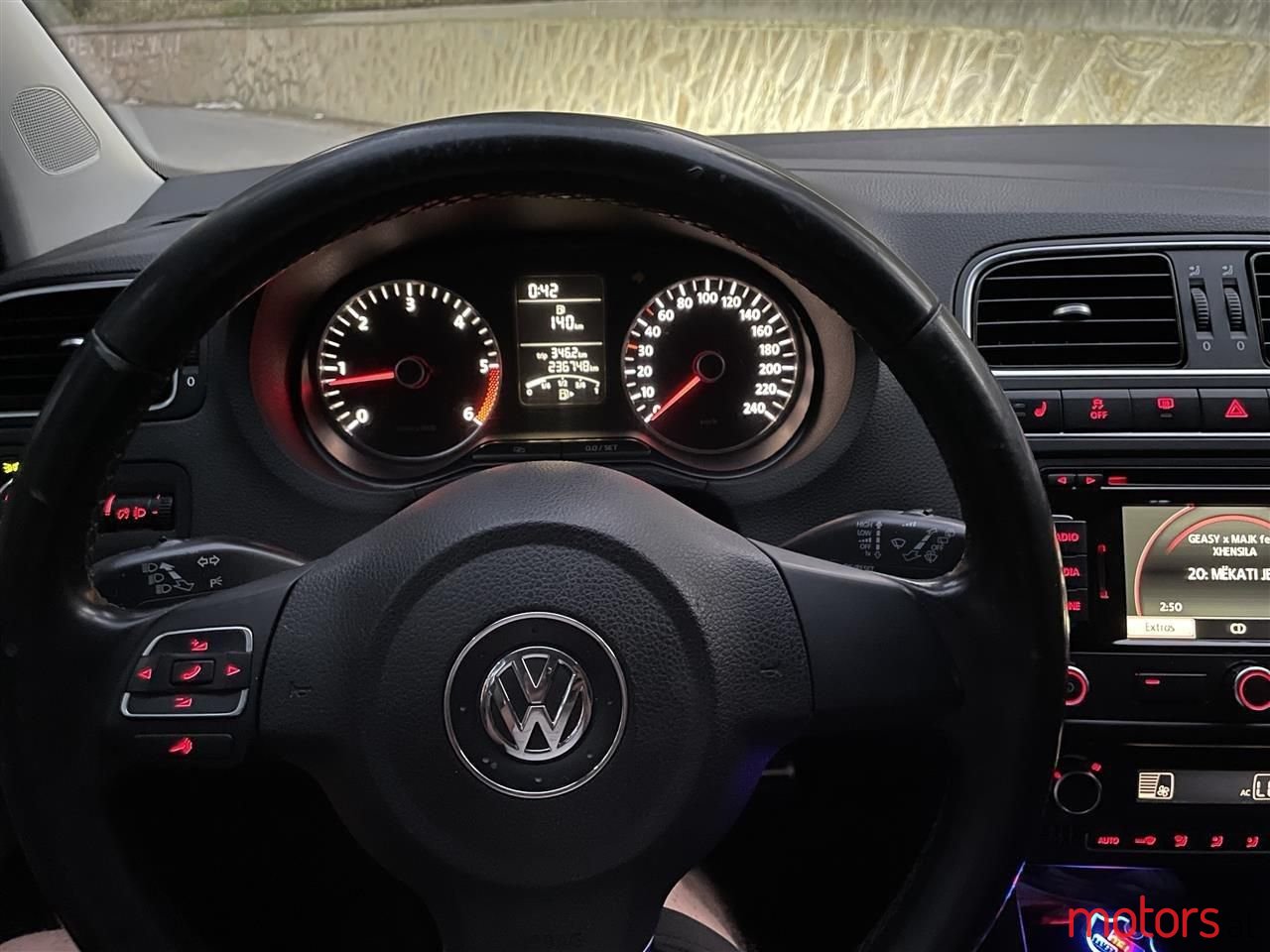 2012' Volkswagen Polo photo #6