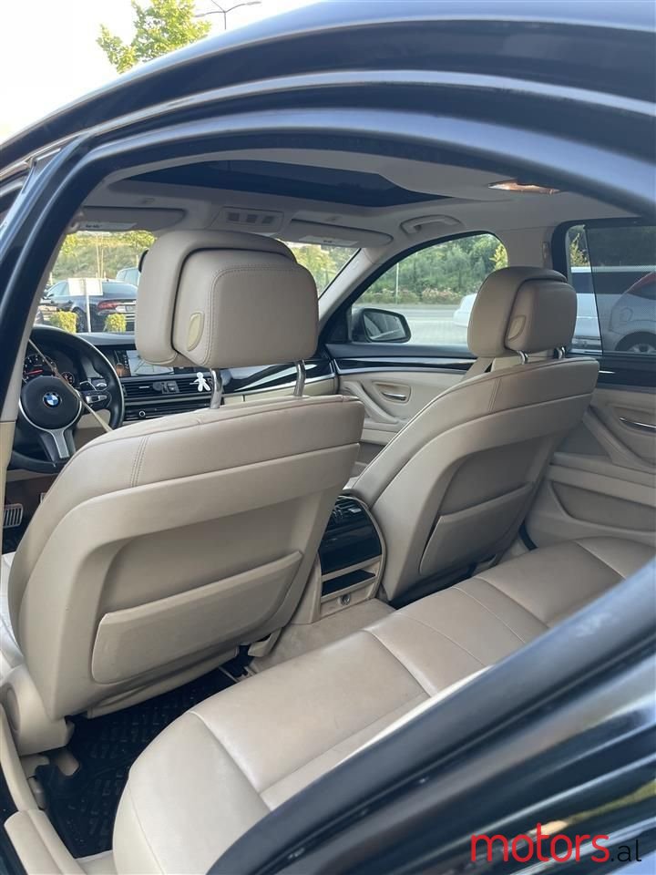 2011' BMW 528 photo #4