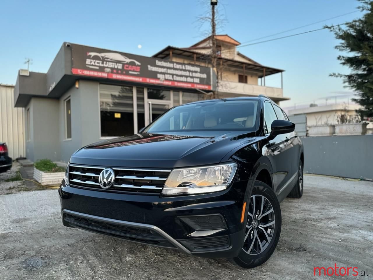 2020' Volkswagen Tiguan photo #1