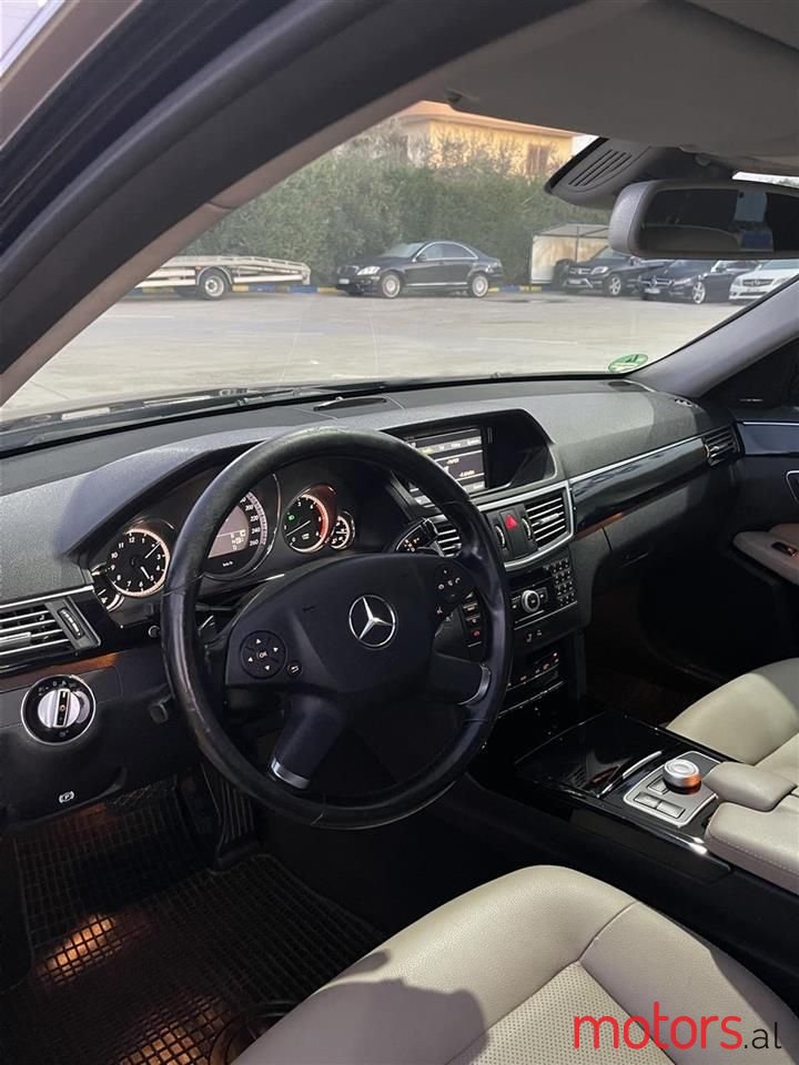 2010' Mercedes-Benz E 350 photo #5