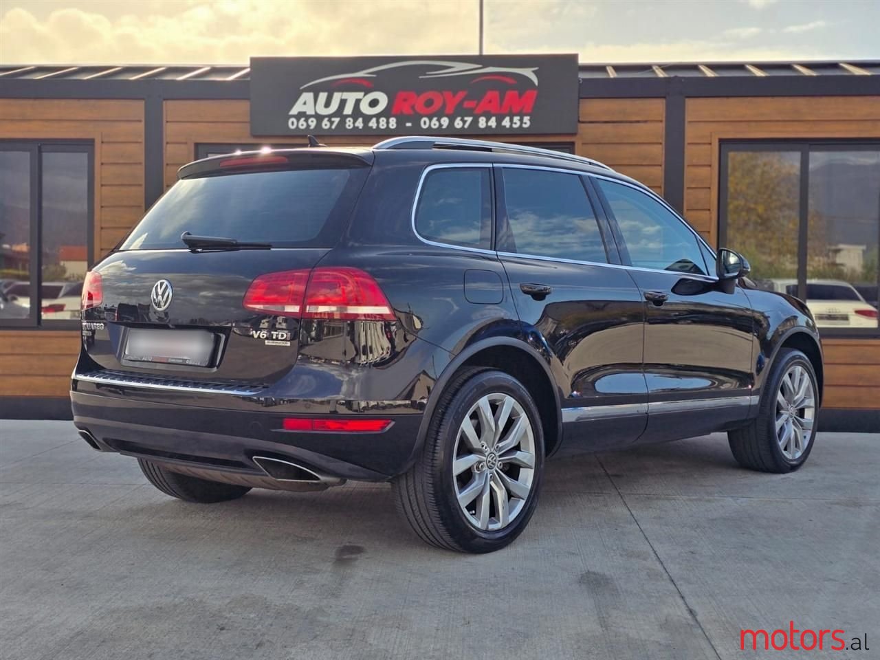 2012' Volkswagen Touareg photo #4