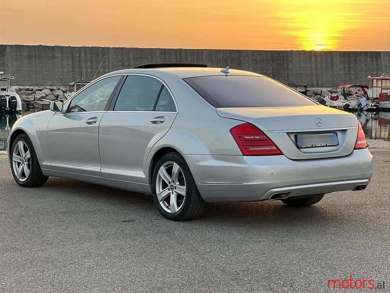 2010' Mercedes-Benz S 550 photo #4