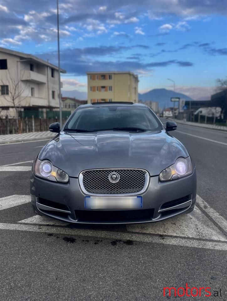 2011' Jaguar XF photo #2