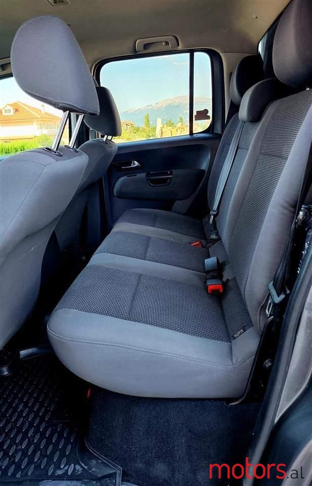 2012' Volkswagen Amarok photo #6