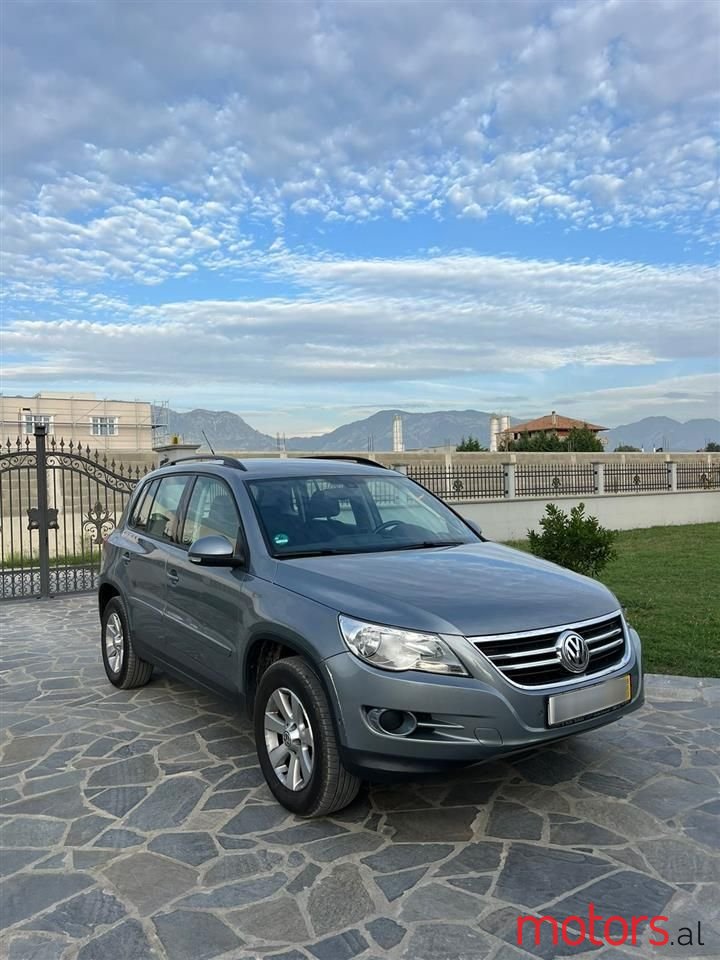 2009' Volkswagen Tiguan photo #1