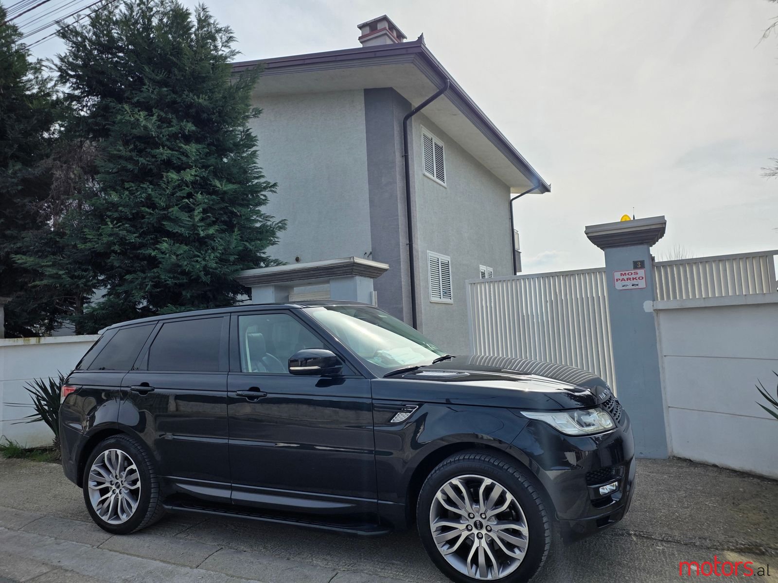 2016' Land Rover Range Rover Sport photo #3