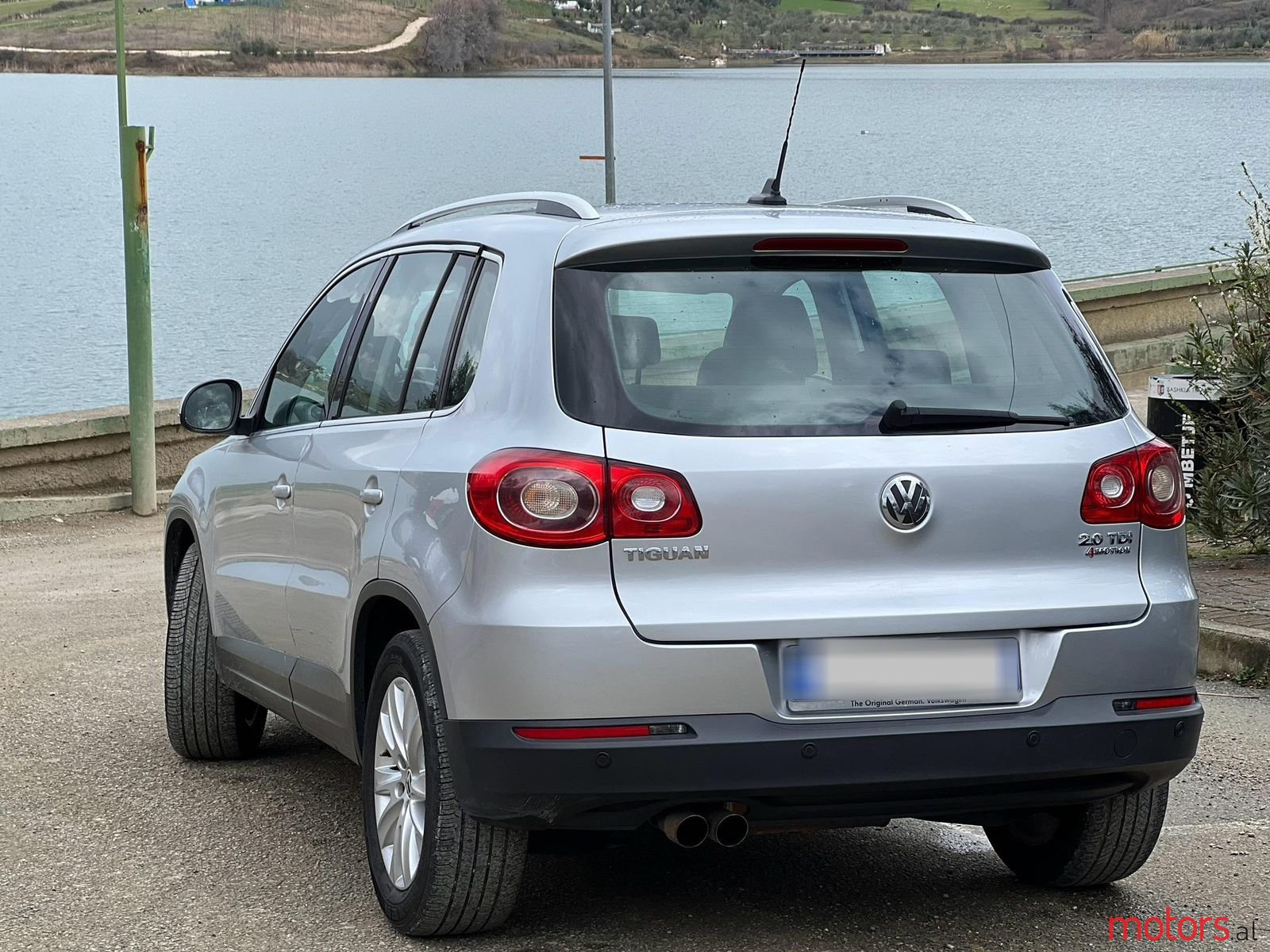 2011' Volkswagen Tiguan photo #3