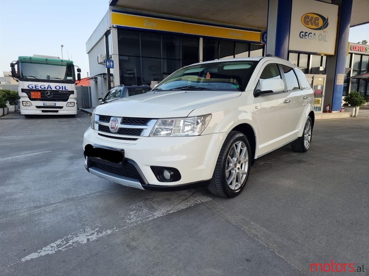 2012' Fiat Freemont photo #2